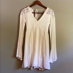 Abercrombie & Fitch Long sleeved white dress